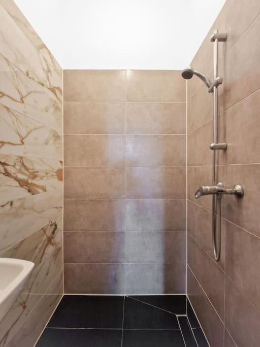 Tabor Strasse Apartment Wenen Buitenkant foto